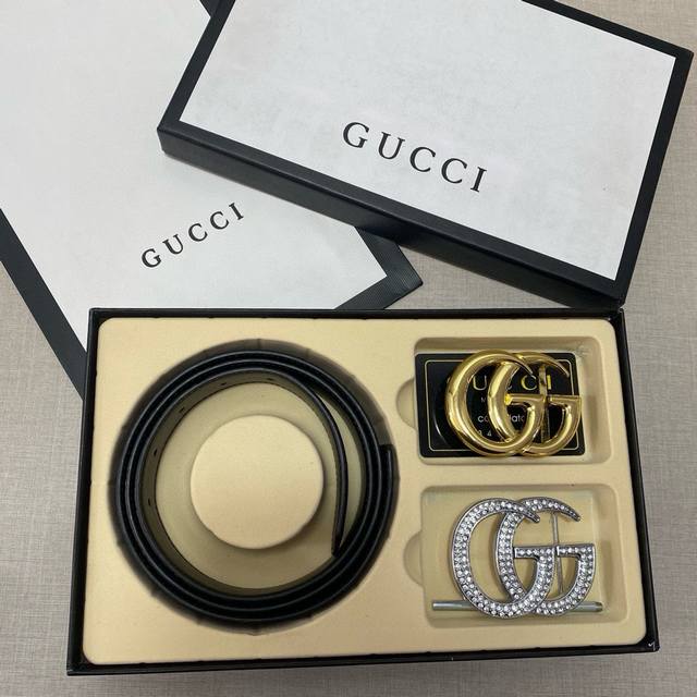 g精品款 双扣礼盒套装 含礼盒 专柜有售 Gucci专柜在售正品 此款采用头层牛皮制作 走线油边细致 正品开模 搭配仿铜扣经久耐用 3.8Cm规格 送打眼针