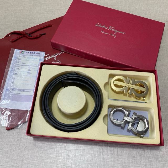 f精品款 双扣礼盒套装 含礼盒 专柜有售 菲拉格慕专柜在售正品 此款采用双面头层牛皮制作 油边细致 长度剪裁 正品开模 搭配原版仿Km铜扣五金 3.5Cm规格