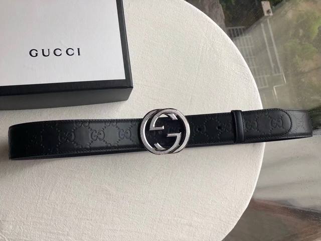 gucci古驰Signature男士精致双G滚砂金属扣压纹黑色头层牛皮腰带3.8Cm