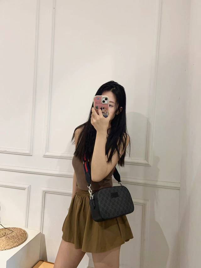 礼盒包装 古奇Gucci 新品推荐 G家网红爆款相机包众多明星追捧的单品哦 原版面料五金 原单品质 出门旅游首选 G家网红爆款虎头相机包超高 回头率 Gucci