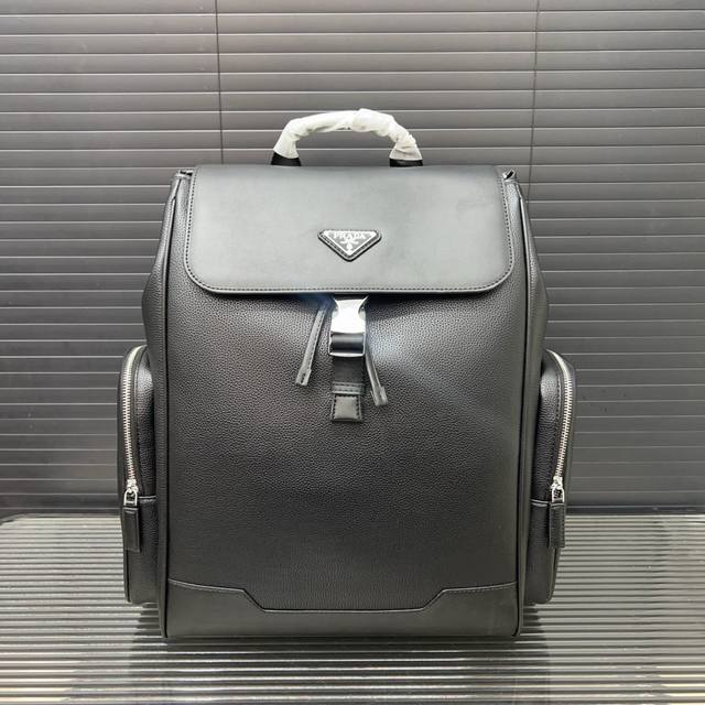 prada 普拉达 背包双肩包 男女同款情侣款 经典百搭 实物拍摄 原厂原版面料 配送防尘袋 42 X 33 Cm