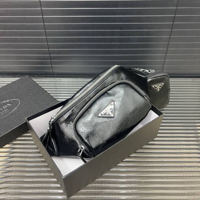 prada 普拉达 二合一腰包 斜挎胸包 经典百搭 实物拍摄 配送防尘袋 礼盒 22 X 15 Cm