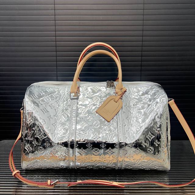 Louisvuitton 路易威登 镜面Keepall 旅行袋 手提包袋 机场包 实物拍摄 原厂原版面料 配送防尘袋46 X 26 Cm Louisvuitton 路易威登 镜面Keepall 旅行袋 手提包袋 机场包 实物拍摄 原厂原版面料 配送防尘袋46 X 26 Cm