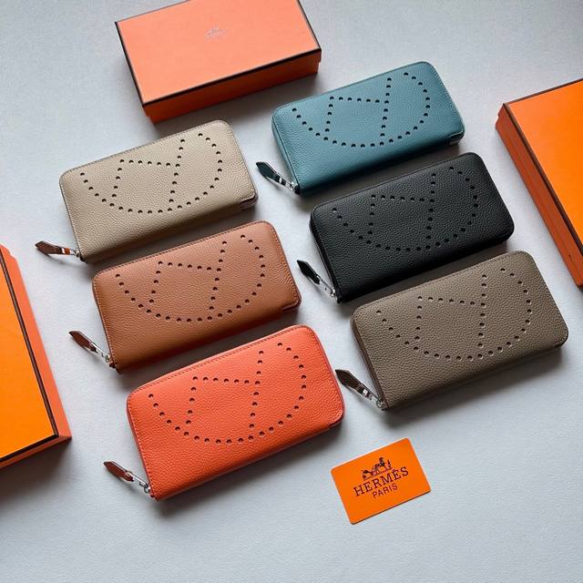 颜色 多色可选尺寸 20X11.5高版本Hermes Silk'in经典拉链钱包采用Empson-Barenia小牛皮制作而成12个卡槽 多隔层丰富内阁时尚实用