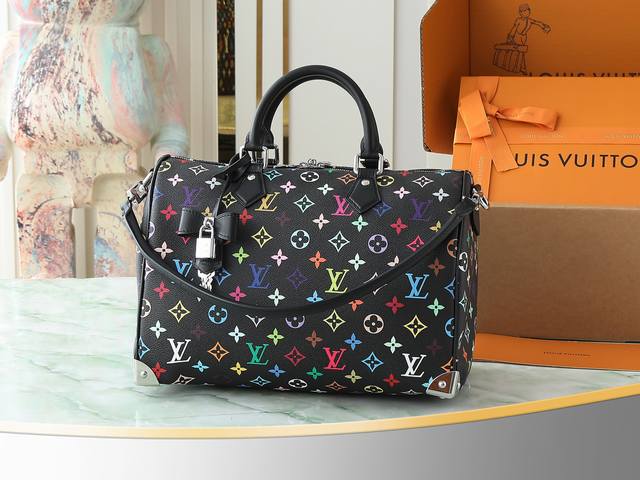 顶级原单 独家实拍 M13257黑彩 枕头包Speedy 本款 Speedy Soft 30 手袋取材柔软涂层帆布 以缤纷彩虹色调描摹全幅 Monogram 图