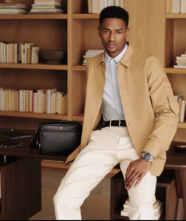 Montblanc 全新万宝龙匠心系列邮差包 经典黑 型号 Mb198127 材质 头层牛皮 原版皮 款式 万宝龙专柜购版打造 高品质 尺寸 25.5*17*8