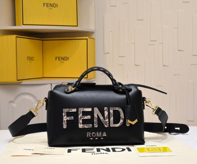 Fendi By The Way 波士顿手提袋意大利小皮制作 简约风烫印字母图案 搭配双手柄和长肩带 手提或单肩 内里宽敞带中隔层 Size 28Cm型号001
