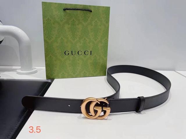 这款腰带从出品依旧这么火 经典复古又时尚 之前一直没下手的小仙女们 换新包装了 果断拿下吧 绝美小绿盒 仪式感满满 古奇爆款 3.5 3.0 2.0任意搭配裙子