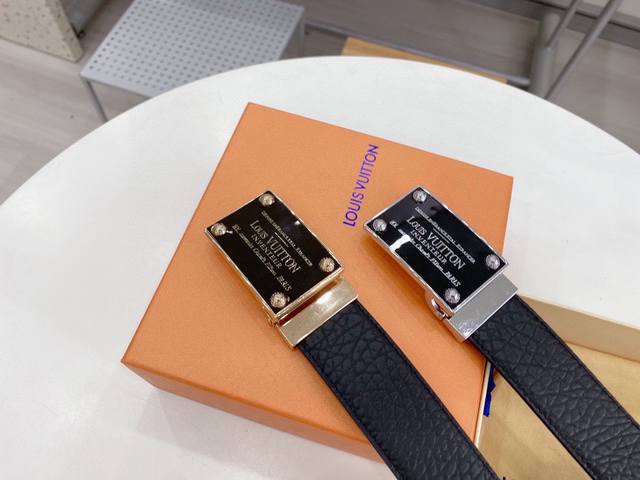 路易威登新款 纯皮 为全球最大的高级时尚控股公司以传统手工设计和款式新颖誉满全球 随心驾驭[奸笑]宽度3.8厘米 附带原版包装