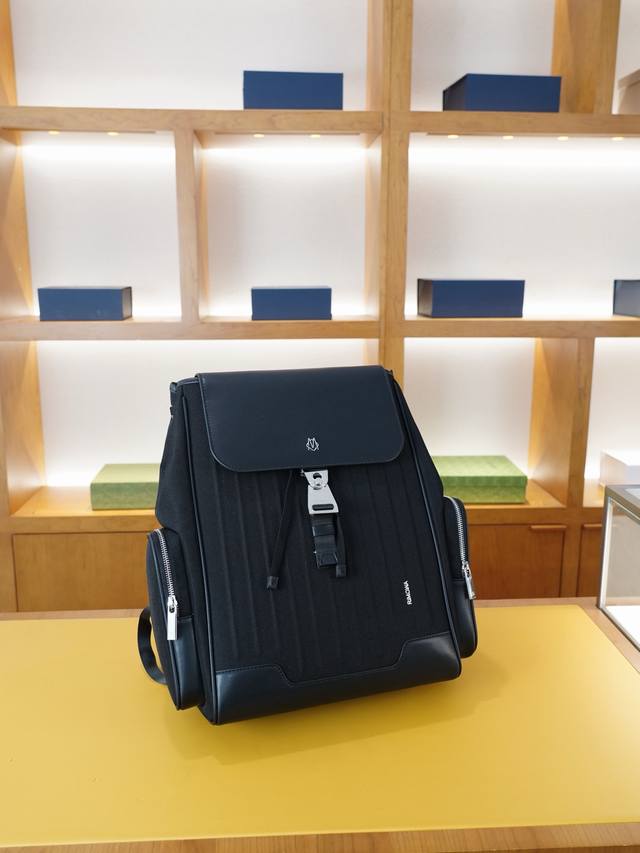 Rimowa 日默瓦 官网同步 高版本 原厂双肩背包 不要错过 全原单布料 配牛皮制作 品质极好 超大容量 非市面普通货 来自贸易公司的狠货.. 强调一下 原厂