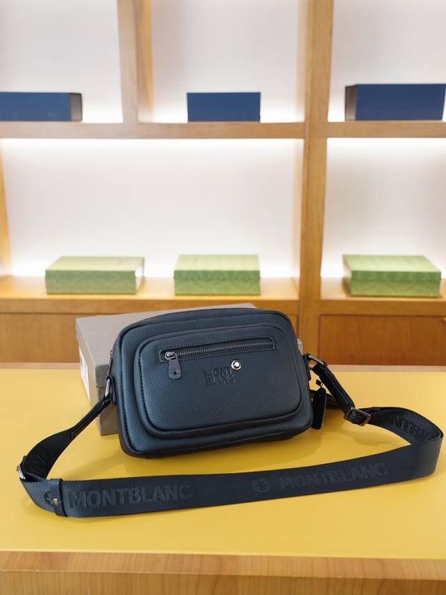 Mont Blanc 万宝龙 官网同步 高版本 斜挎单肩背包 永恒不过时的标志性产品 纯原单小牛皮 顶级五金制作 非市面普通版本 贸易公司订单货 全部实拍 实用