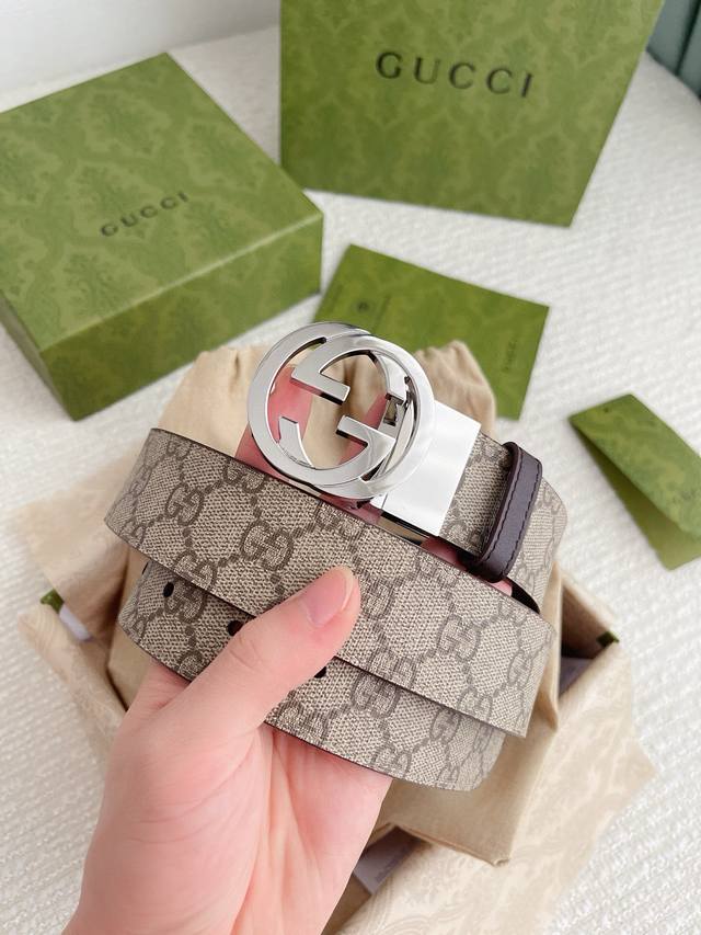 gucci 3.8Cm 高级人造帆布双面印花 腰带双面使用配旋转扣 皮带一侧为Gucci Signature皮革 反面一侧为单色皮革
