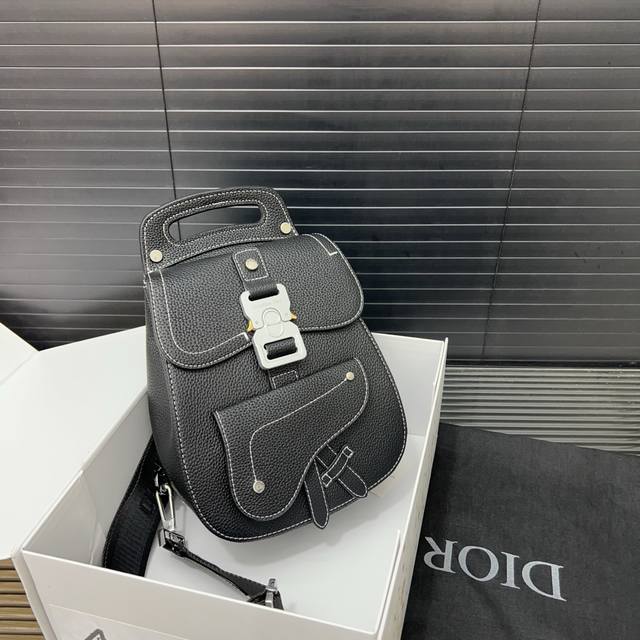 Dior 迪奥 gallop系列 车缝线帆布胸包 男女大容量单肩斜挎包 经典百搭 实物拍摄 原厂原版面料 配送防尘袋 19 X 28Cm