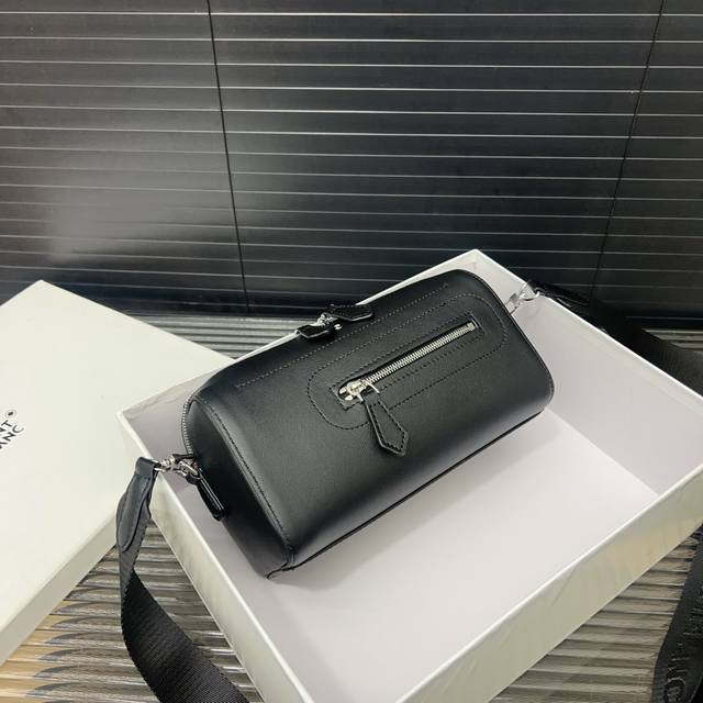 Herm S 万宝龙 邮筒包 牛皮男 差包 单肩斜挎包 枕头包井柏然同款 采用精湛镶嵌细工 经典百搭 实物拍摄 配送防尘袋 23 X 13Cm Herm S 万宝龙 邮筒包 牛皮男 差包 单肩斜挎包 枕头包井柏然同款 采用精湛镶嵌细工 经典百搭 实物拍摄 配送防尘袋 23 X 13Cm