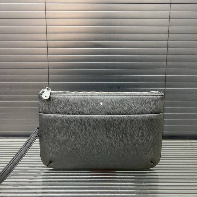 Montblanc 万宝龙 牛皮手拿包 手包 经典百搭 实物拍摄 原厂原版面料 高端品质 配送防尘袋 26 X 17 Cm