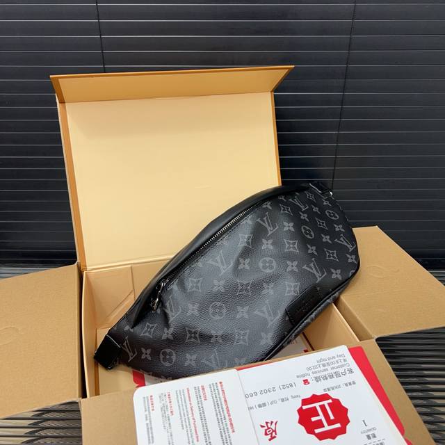 Louisvuitton 路易威登 discoverv 印花腰包 斜挎胸包 男女通用 实物拍摄 配送礼盒 防尘袋 38 X 18 Cm Louisvuitton 路易威登 discoverv 印花腰包 斜挎胸包 男女通用 实物拍摄 配送礼盒 防尘袋 38 X 18 Cm