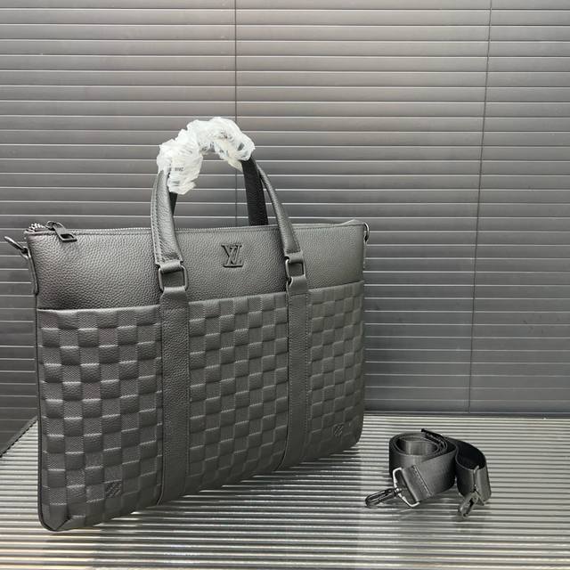 Louisvuitton 路易威登 牛皮公文包 男包 电脑包 手提包 经典百搭 实物拍摄 原厂原版面料 高端品质 配送防尘袋 28 X 38 Cm