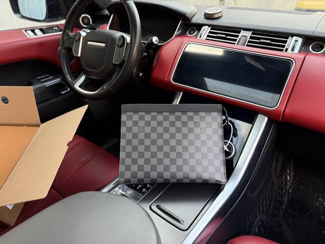 配皮 高端货 新款 Louis Vuitton Lv手拿包 路易威登洗漱包手抓包 N41696 Louis Vuitton pochette Voyage 棋盘