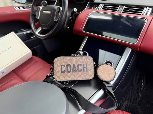 高端货 新款 Coach 蔻驰单肩包 Coach蔻驰相机包 Coach蔻驰 19 经典标志图案 人造革拼牛皮革 斜挎包 小号 女款 棕黄色 高清五金Logo标志