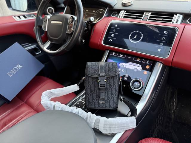 高端货 新款 Dior 迪奥单肩包 Dior迪奥邮差包 Dior迪奥 Dior Hit The Road系列 品牌Cd标志印花 棉 信使包斜挎单肩包 迷你 男女 高端货 新款 Dior 迪奥单肩包 Dior迪奥邮差包 Dior迪奥 Dior Hit The Road系列 品牌Cd标志印花 棉 信使包斜挎单肩包 迷你 男女