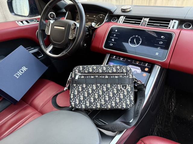 高端货 新款 Dior 迪奥单肩包 Dior迪奥邮差包 Dior迪奥 Safari 可拆卸可调节肩带Oblique印花粒面牛皮革单肩斜挎包 大号 男女款 进口原