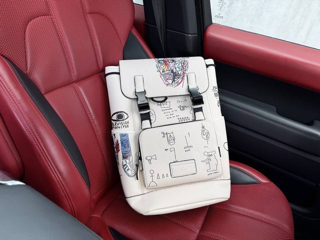 高端货 新款 Coach 蔻驰双肩包 Coach蔻驰双肩包 Coach X Basquiat 蔻驰 Track 27 联名款 涂鸦翻盖书包背包双肩包 中号 男款