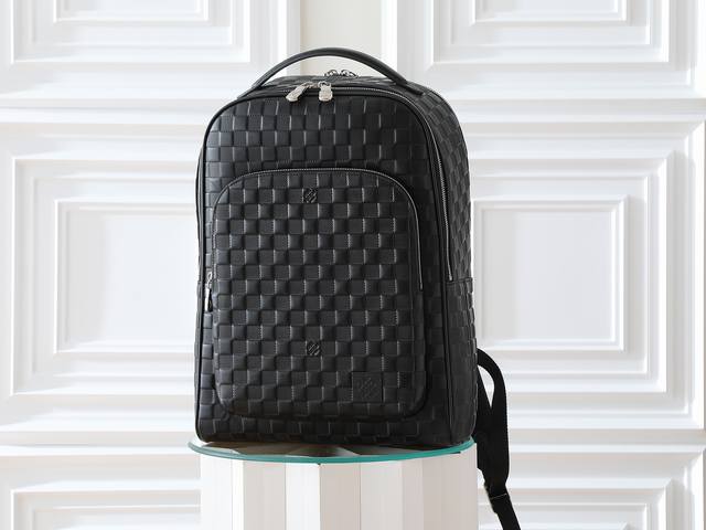 163C01芯片版 顶级原单 型号 N40501 Avenue 双肩包取材 Damier Graphite 涂层帆布 以简明线条传递儒雅风范 拉链前袋方便取放随 163C01芯片版 顶级原单 型号 N40501 Avenue 双肩包取材 Damier Graphite 涂层帆布 以简明线条传递儒雅风范 拉链前袋方便取放随