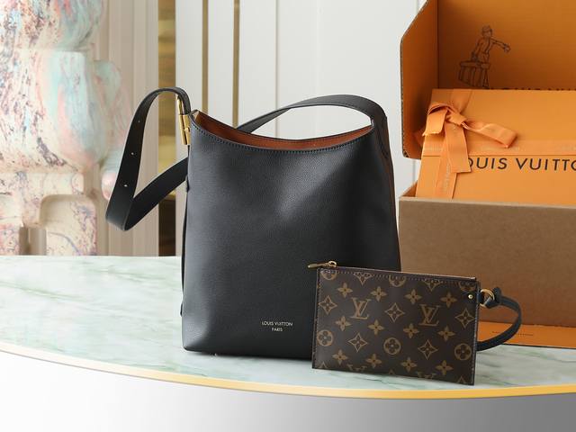 顶级原单 独家实拍 M25352黑色 M25353米色 M25354棕色 Low Key Hobo 小号手袋 Low Key Hobo 小号手袋为光滑牛皮革搭配