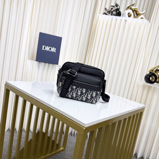 市场最高版本 原单品质 正品打版 保证进口头层牛皮 拒绝二层皮 拒绝超纤皮 迷你 Rider 2.0 拉链式信使包 米色和黑色 Oblique 印花面料搭配黑色