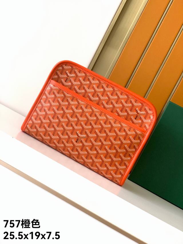 手包 新款757#橙色 原单高品质 戈家持续更新配色 添加更精致的色调 新配色和色彩组合为品牌标志性单品注入新意 彰显现代格调 这款戈家系列采用自家标志性pvc