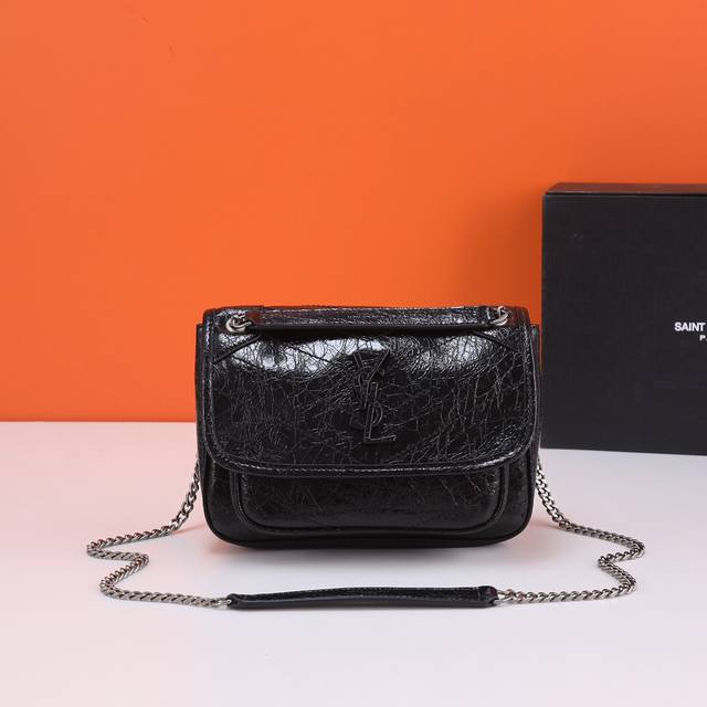 型号41000 Niki 22Cm黑色 新版本_ niki 22Cm史上最火爆的Niki Baby Size新版本来袭 轻巧大气 主要是特特特能装 质量完全不用