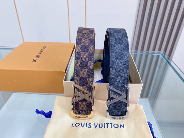 路易威登 Lv 双面进口原版皮皮带采用双线设计 精钢扣 不褪色 双色 金色 银色 随意搭配 带身宽度3.8Cm 打造出极其柔韧的触感 风格时尚现代 每位成功男士