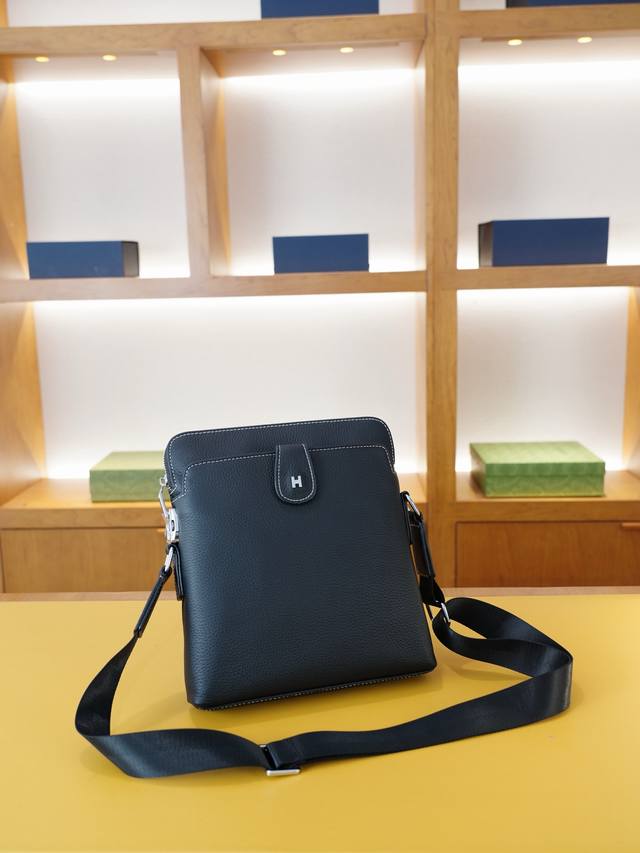 爱马仕 官网同步 高版本 斜挎单肩背包 永恒不过时的标志性产品 纯原单牛皮 顶级五金制作 非市面普通版本 今年Hermes最爱的款式 全部实拍 实用性非常高 完