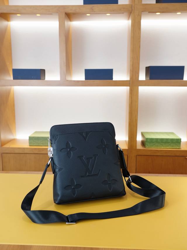 路易威登 官网同步 高版本 斜挎单肩背包 永恒不过时的标志性产品 纯原单牛皮 顶级五金制作 非市面普通版本 今年Lv最爱的款式 全部实拍 实用性非常高 完全不用