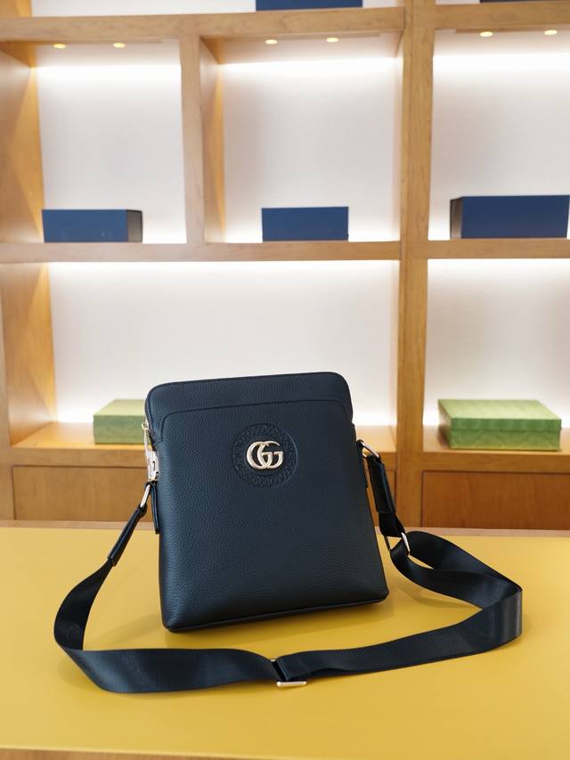 古驰 官网同步 高版本 斜挎单肩背包 永恒不过时的标志性产品 纯原单牛皮 顶级五金制作 非市面普通版本 今年Gucci最爱的款式 全部实拍 实用性非常高 完全不