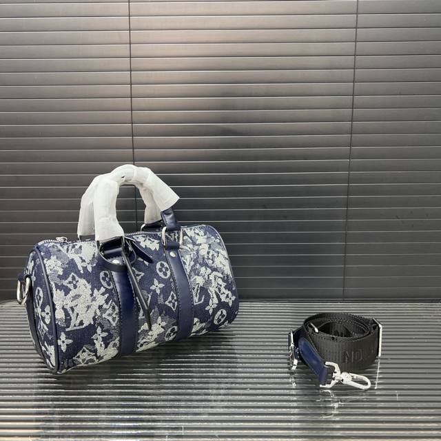 Louisvuitton 路易威登 牛仔布刺绣单肩斜挎包 明星单品 采用优质原厂材质 高端品质 配送礼盒 规格: 25Cm