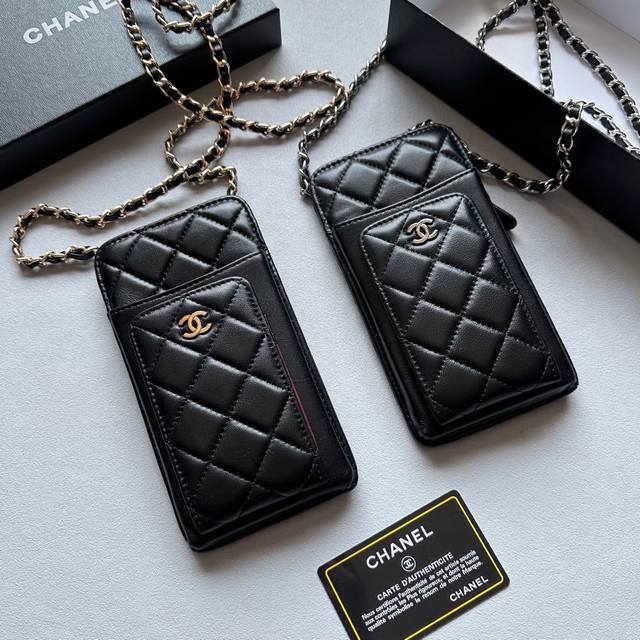 颜色 黑羊金 黑羊银尺寸 18X11香奈儿多功能手机包 可肩背专柜品质羊皮绣花 海外订制五金 做工油边精湛 颜色 黑羊金 黑羊银尺寸 18X11香奈儿多功能手机包 可肩背专柜品质羊皮绣花 海外订制五金 做工油边精湛