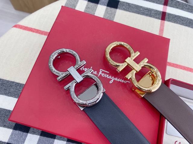 菲拉格慕新款 1927年诞生于意大利的奢华时尚品牌,将卓越工艺与独特风格代代相传至今.双面可用精品五金搭配两面头层牛皮长度可以自行裁剪 太香了