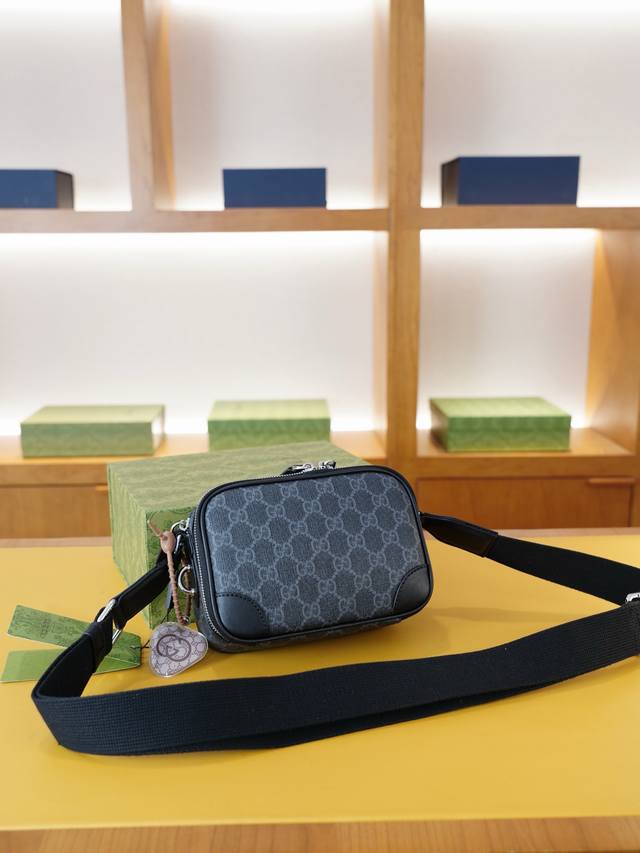 古驰 官网同步 高版本 斜挎单肩背包 永恒不过时的标志性产品 纯原单小牛皮 顶级五金制作 非市面普通版本 贸易公司订单货 全部实拍 实用性非常高 完全不用担心穿