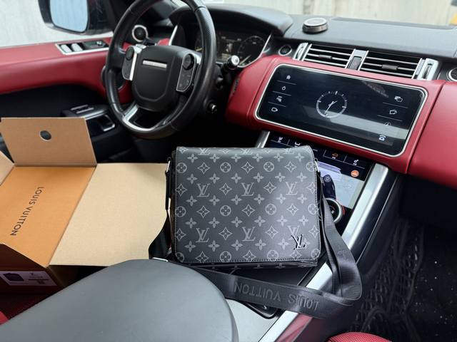 芯片版高端货 Louis Vuutton Lv单肩包 路易威登邮差包 N46255 Louis Vuitton District 系列 字母标识老花通勤可调节肩