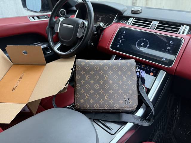 芯片版高端货 Louis Vuutton Lv单肩包 路易威登邮差包 N46255 Louis Vuitton District 系列 字母标识老花通勤可调节肩