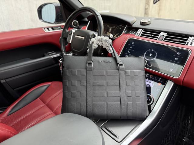 高端货 Burberry 巴宝莉公文包博柏利手提包 男士荔枝纹牛皮公文包 顶级进口原厂面料高清五金Logo标志 专用里内里 电脑隔层 拉链暗袋 顺滑拉链 油边超