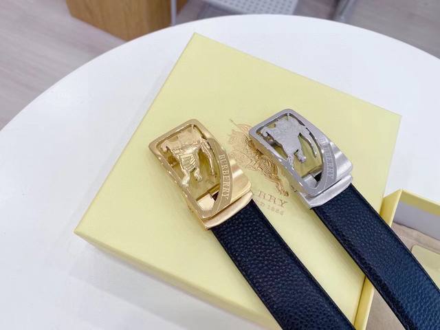 巴宝莉 自动带全新视觉 打破传统 你看出是自动带了吗[偷笑]谁说滑道只适合年龄大的[坏笑][坏笑]意大利专业师傅 独具匠心 打照一款 舒适耐用 不厚重 的减龄款