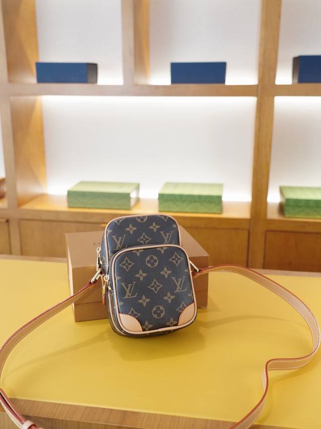 Lv 路易威登 官网同步 高版本 斜挎单肩背包 永恒不过时的标志性产品 纯原单牛皮 顶级五金制作 非市面普通版本 贸易公司订单货 全部实拍 实用性非常高 完全不