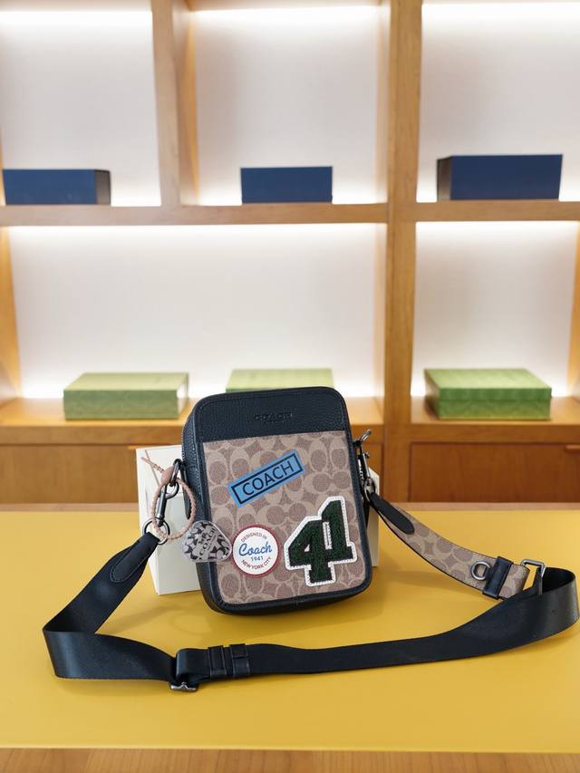 Coach 蔻驰 官网同步 高版本 斜挎单肩背包 永恒不过时的标志性产品 纯原单牛皮 顶级五金制作 非市面普通版本 贸易公司订单货 全部实拍 实用性非常高 完全