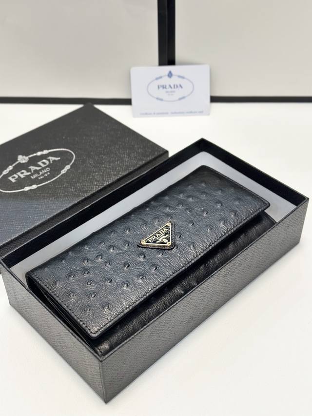 颜色 黑尺寸 19X10普拉达爆款牛皮两折钱包鸵鸟纹牛皮款式经典做工精细耐磨耐用手感极佳