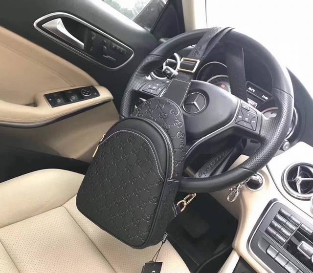 批 型号 33022-1#Black 原单货 进口五金配手腕扣 专柜原单 古奇男包手抓包爆款 Gucci 专柜同步 原版进囗头层牛皮 高端Gucci麦 意大利原