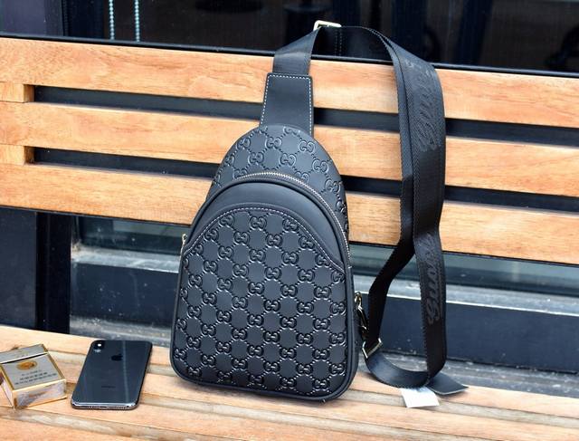 型号 33022-1#Black 原单货 进口五金配手腕扣 专柜原单 古奇男包手抓包爆款 Gucci 专柜同步 原版进囗头层牛皮 高端Gucci麦 意大利原版牛