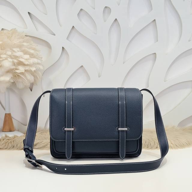 hermes-爱马仕最新款男士单肩斜挎包 史蒂夫采用原版小牛皮 皮质柔软 手感超赞 高端五金拉链头 做工细节精致 爱马仕专用超纤内里 里外全皮 时尚休闲 高档实