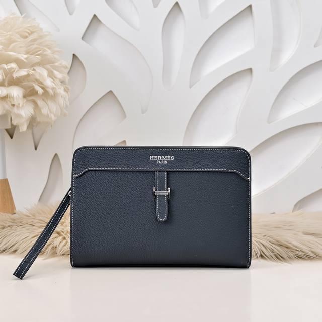 hermes-爱马仕最新款男士手包采用顶级小牛皮 高贵五金拉链头 皮质柔软 手感超赞 做工精细 休闲实用 版型非常舒适 高品质尺寸 27.18.6Cm